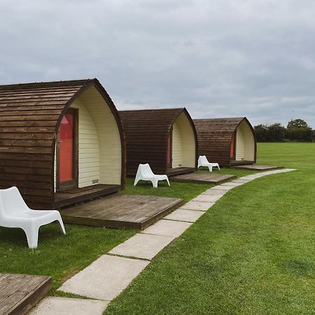 Rodway Hill Golf & Eco Pod Hotel Gloucester Exterior photo