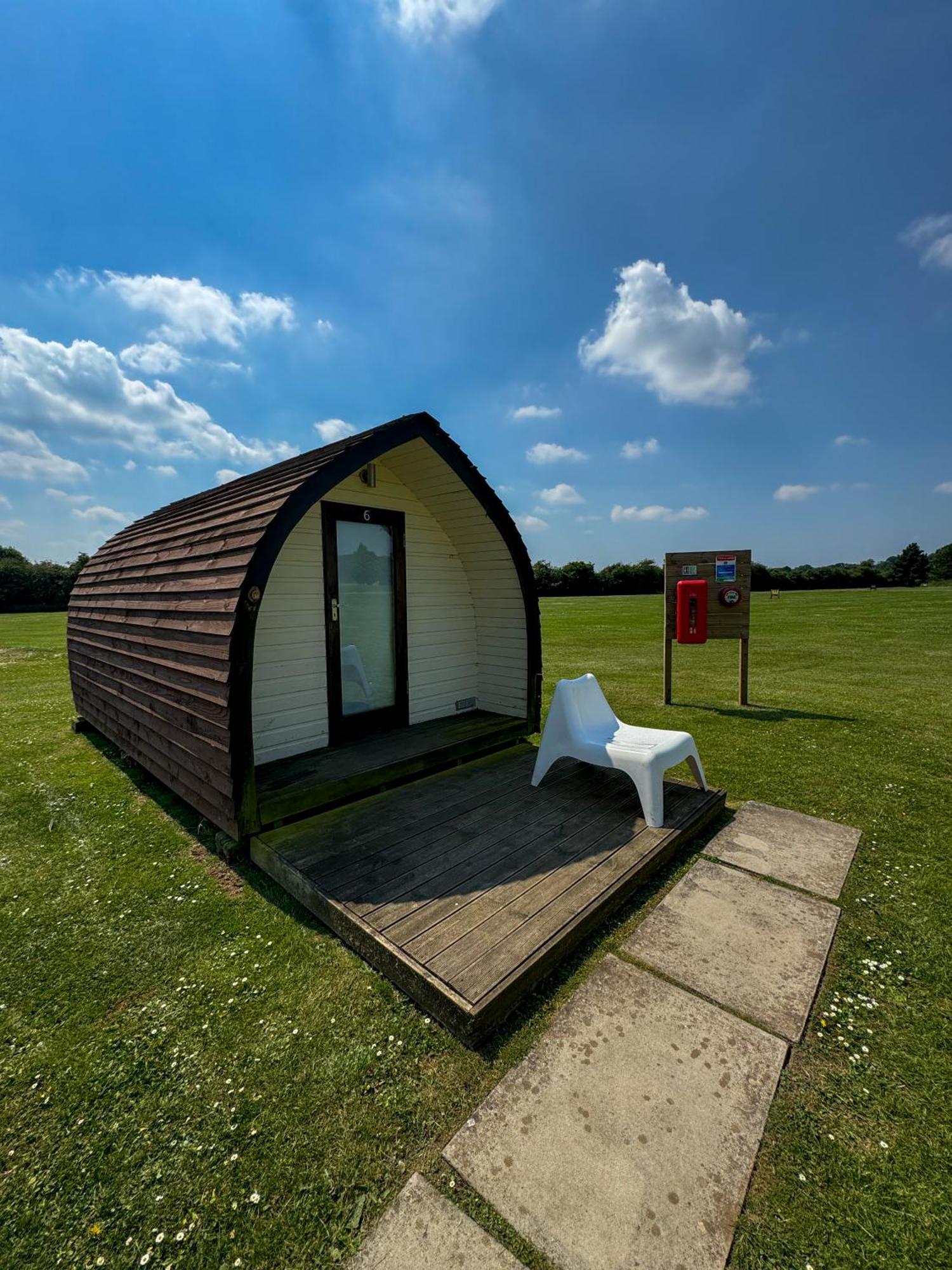 Rodway Hill Golf & Eco Pod Hotel Gloucester Exterior photo
